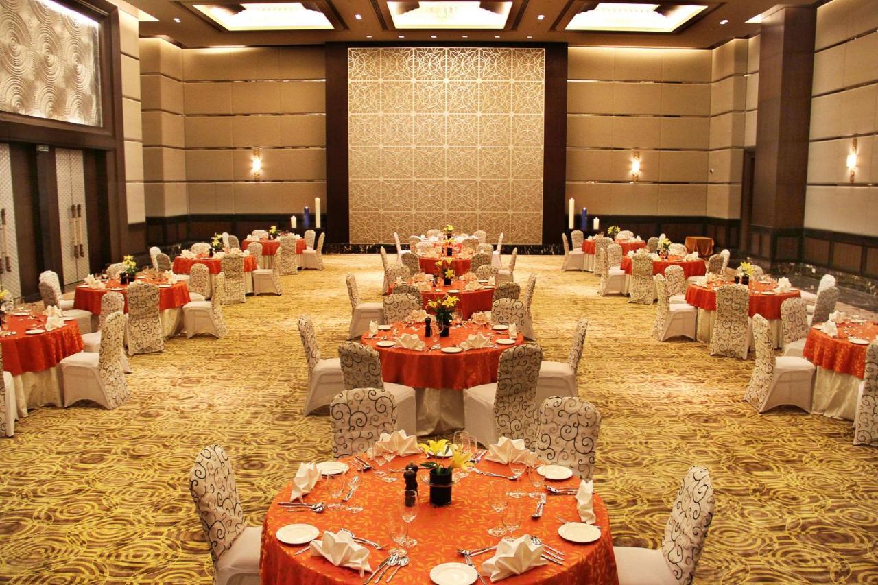 Radisson Blu Plaza Hotel Maisur Dış mekan fotoğraf The Grand Ballroom